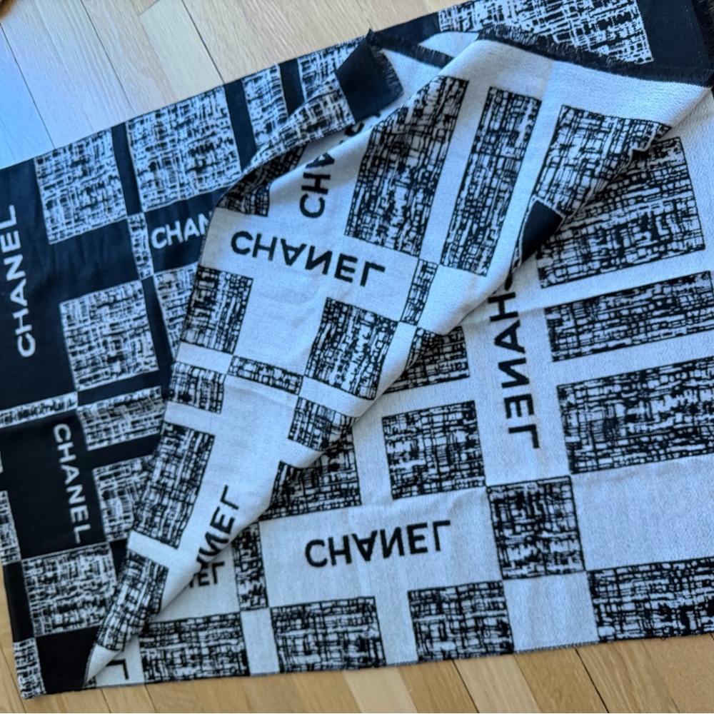 CHANEL Black and White Cashmere Silk Blend Scarf/ Wrap/VIP GWP - Picture 3 of 9